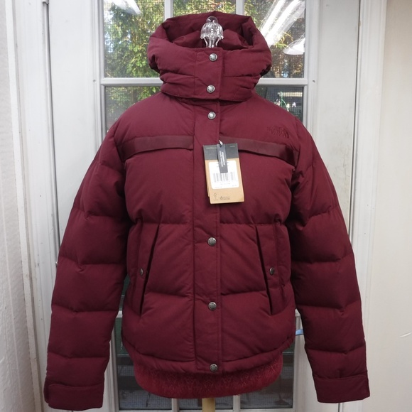 The North Face 550 Burgundy Color Hoodie Down Puffer Jacket - Picture 5 of 10